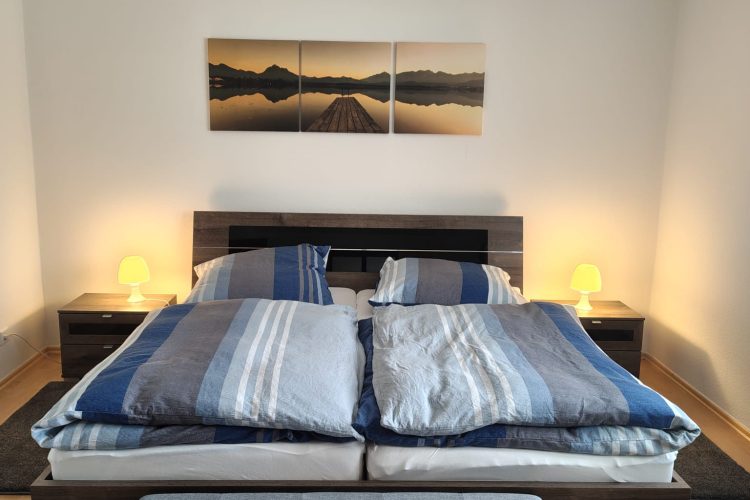 Schlafzimmer 1